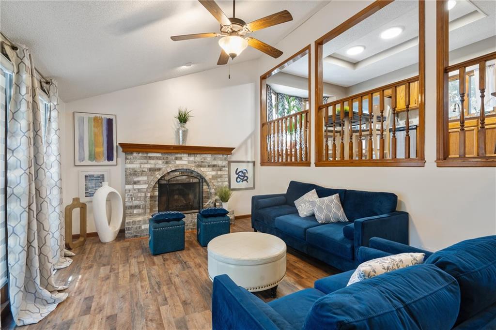 Listing Photo MLS #HMS2521248