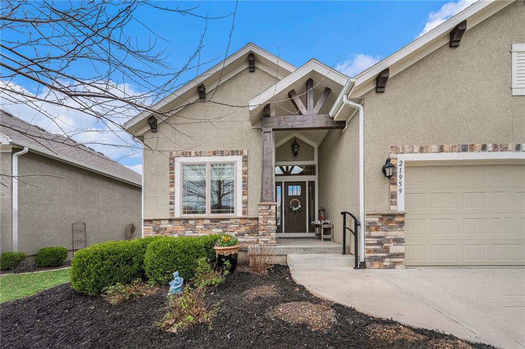 Listing Photo MLS #HMS2538125