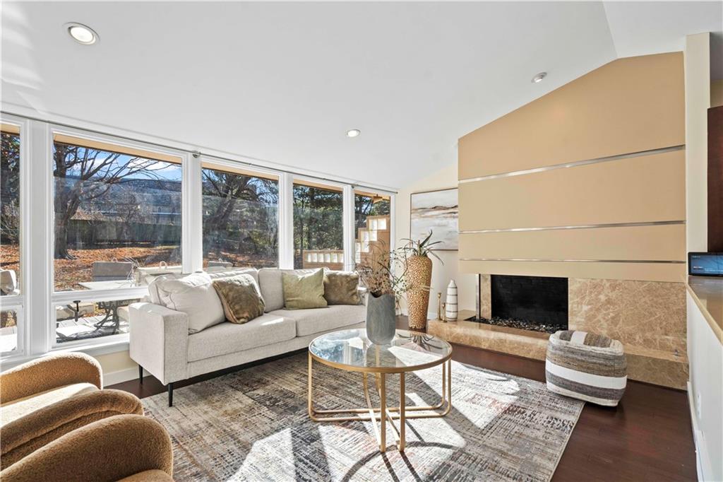 Listing Photo MLS #HMS2543007