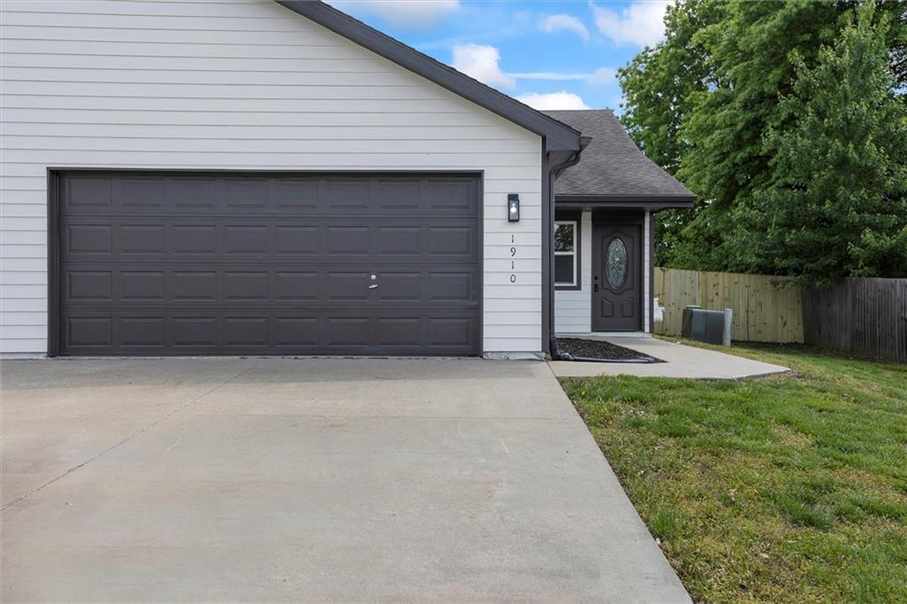 Listing Photo MLS #HMS2545183