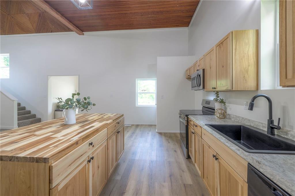 Listing Photo MLS #HMS2545390