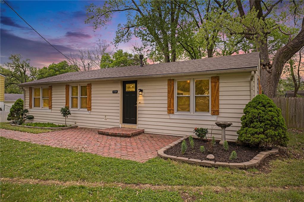 Listing Photo MLS #HMS2545995