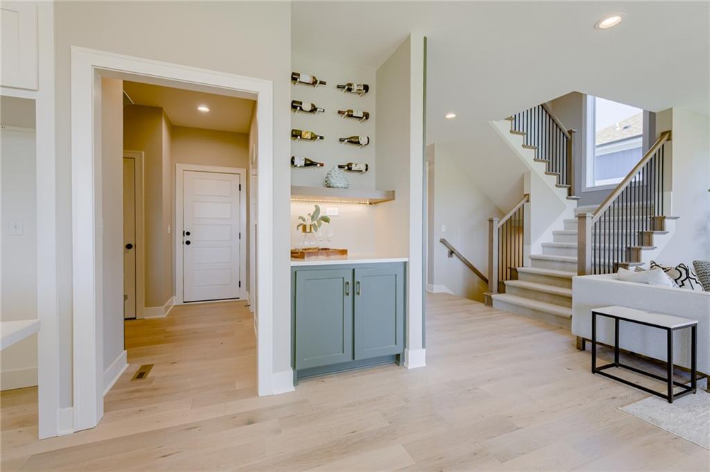 Listing Photo MLS #HMS2546884