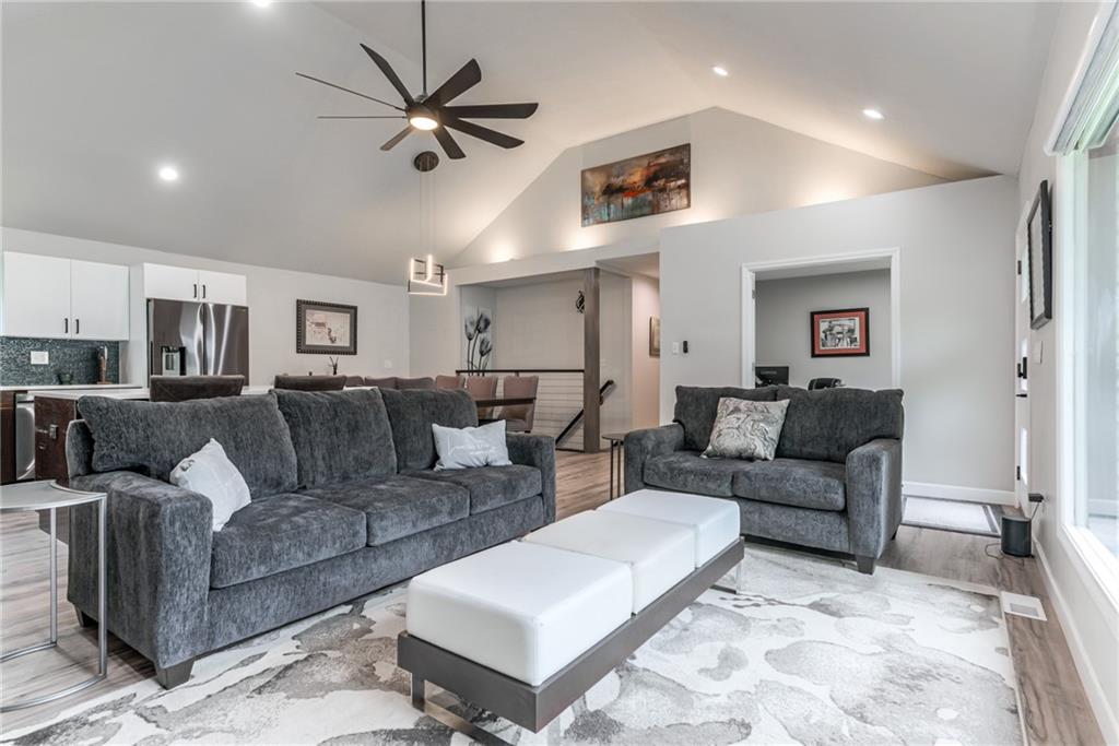 Listing Photo MLS #HMS2546968