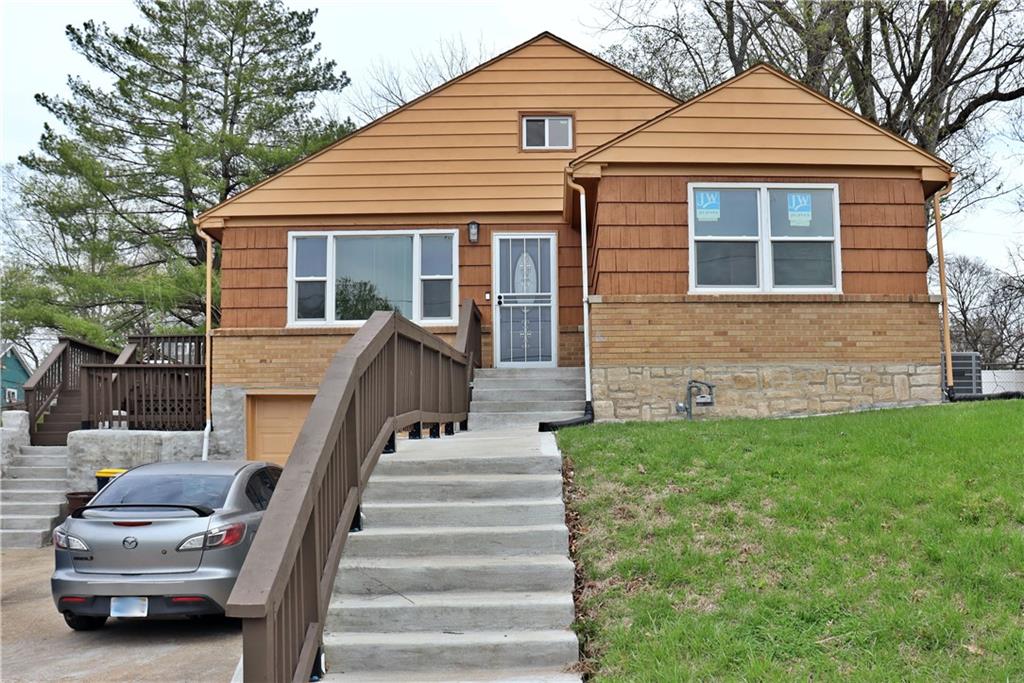 Listing Photo MLS #HMS2547195