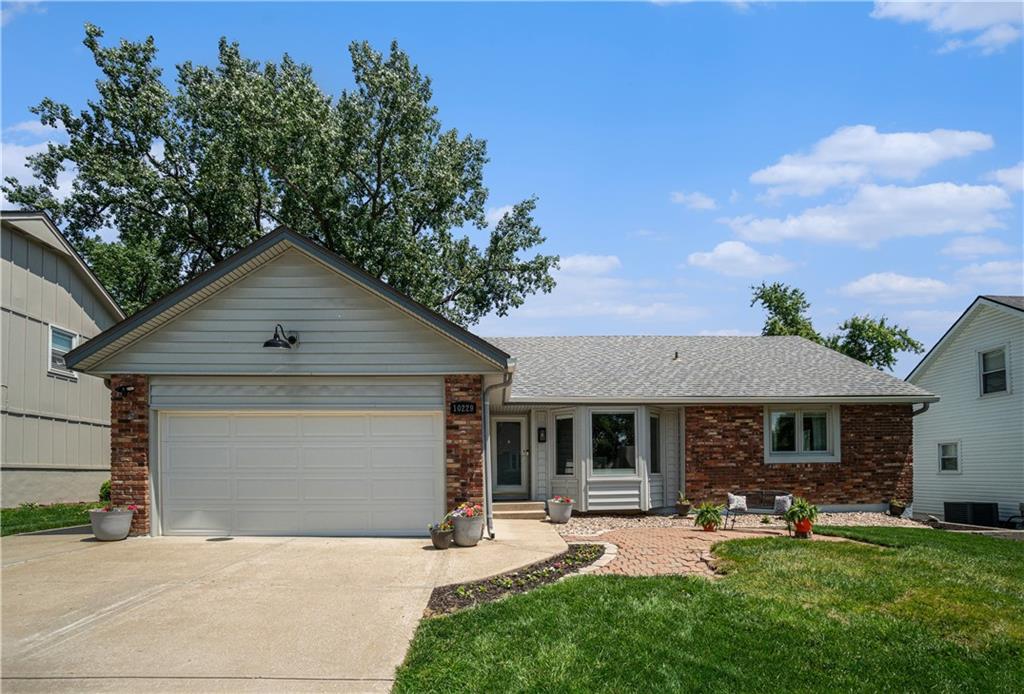 Listing Photo MLS #HMS2547927