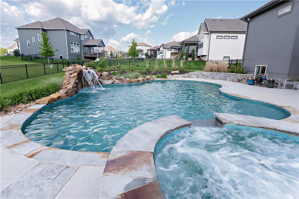 Listing Photo MLS #HMS2548666