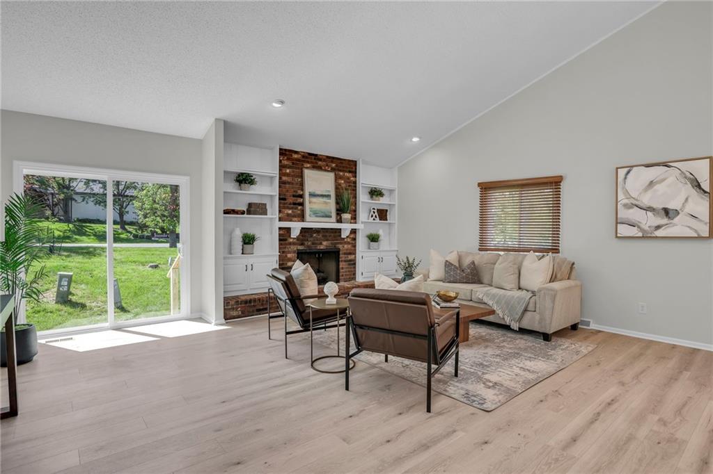 Listing Photo MLS #HMS2550329