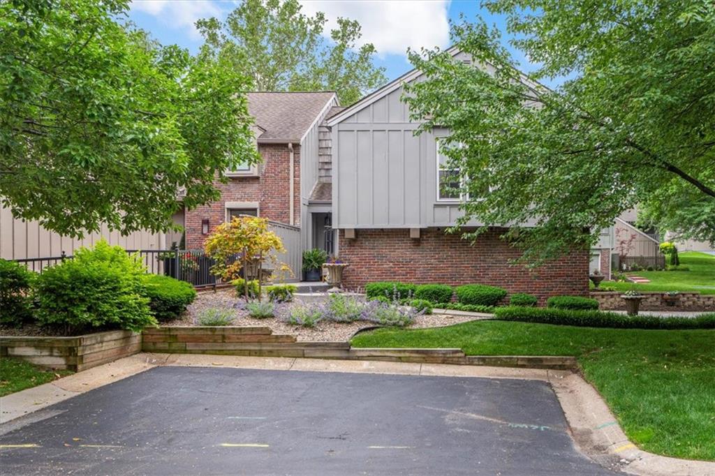 Listing Photo MLS #HMS2552599