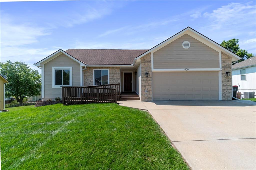 Listing Photo MLS #HMS2552779