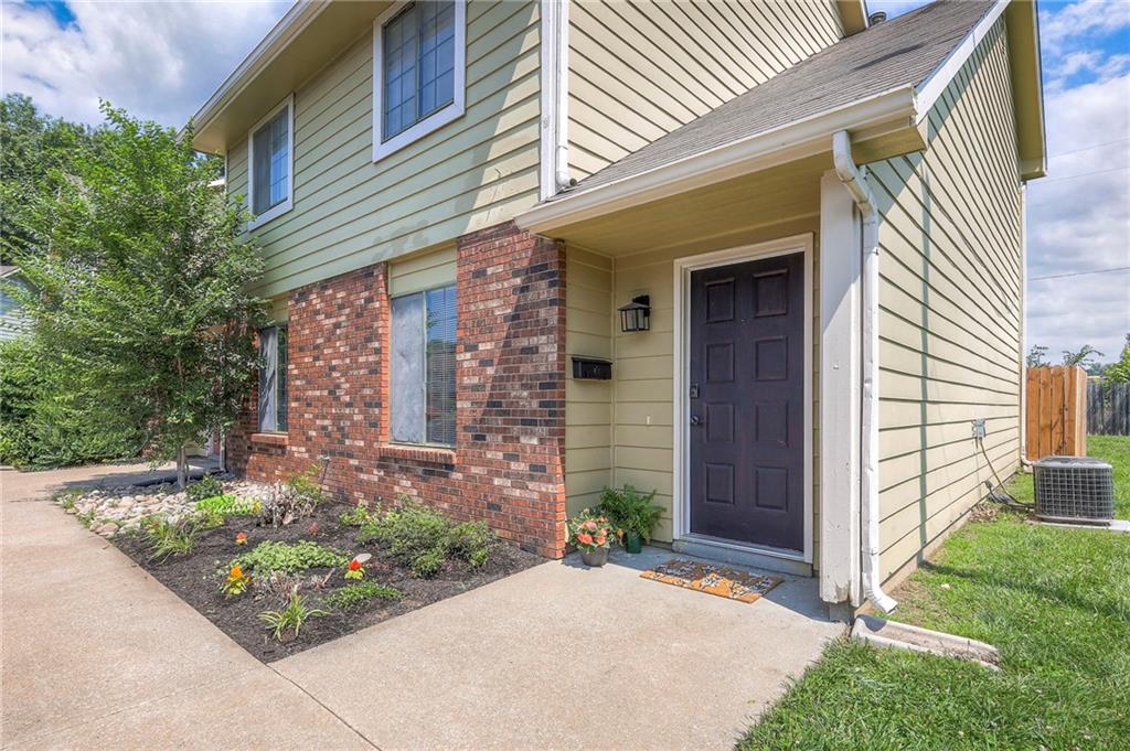 Listing Photo MLS #HMS2552843