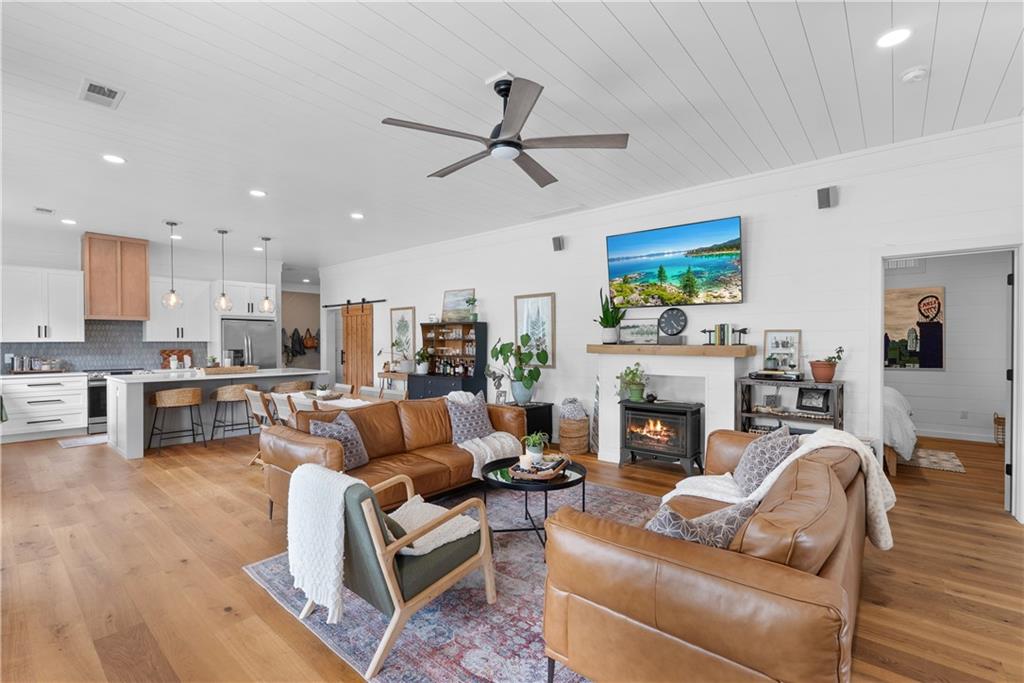 Listing Photo MLS #HMS2553025