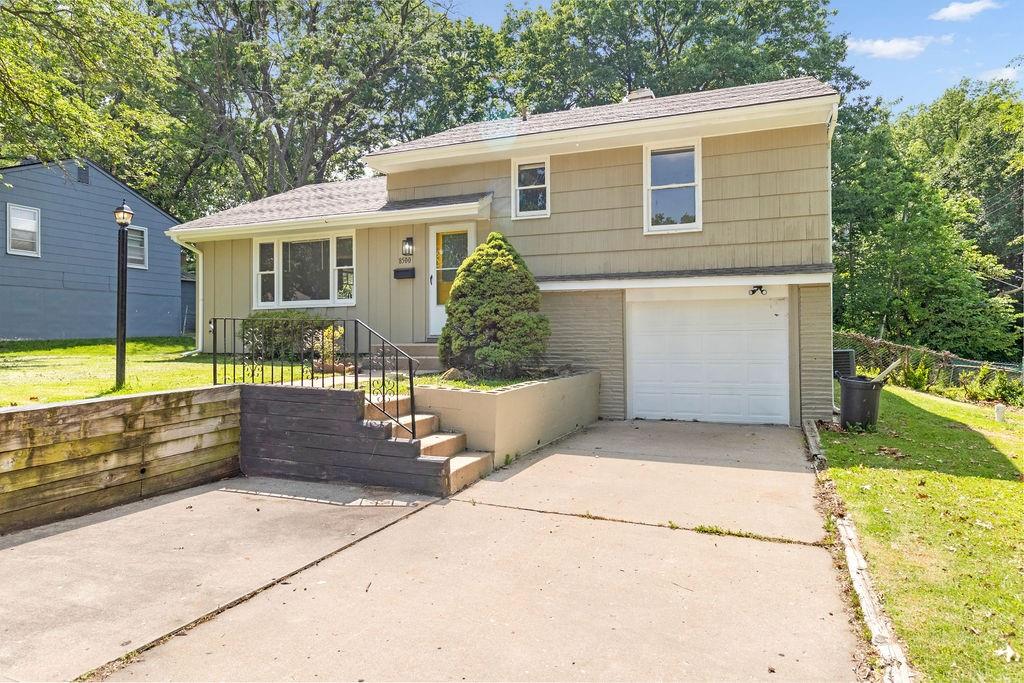 Listing Photo MLS #HMS2553080