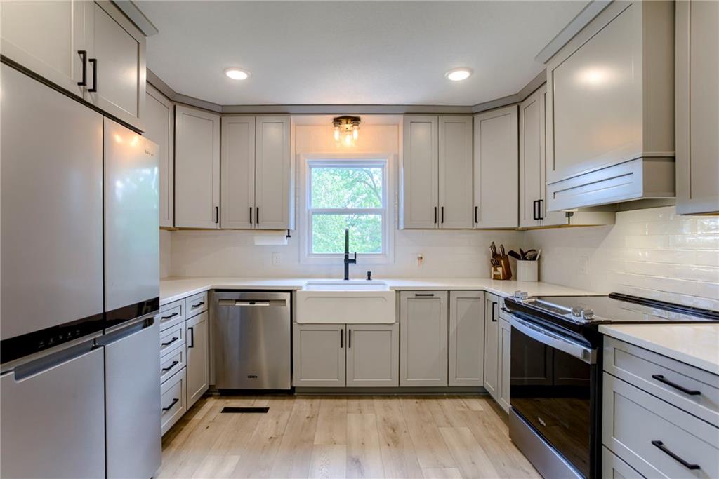 Listing Photo MLS #HMS2553125