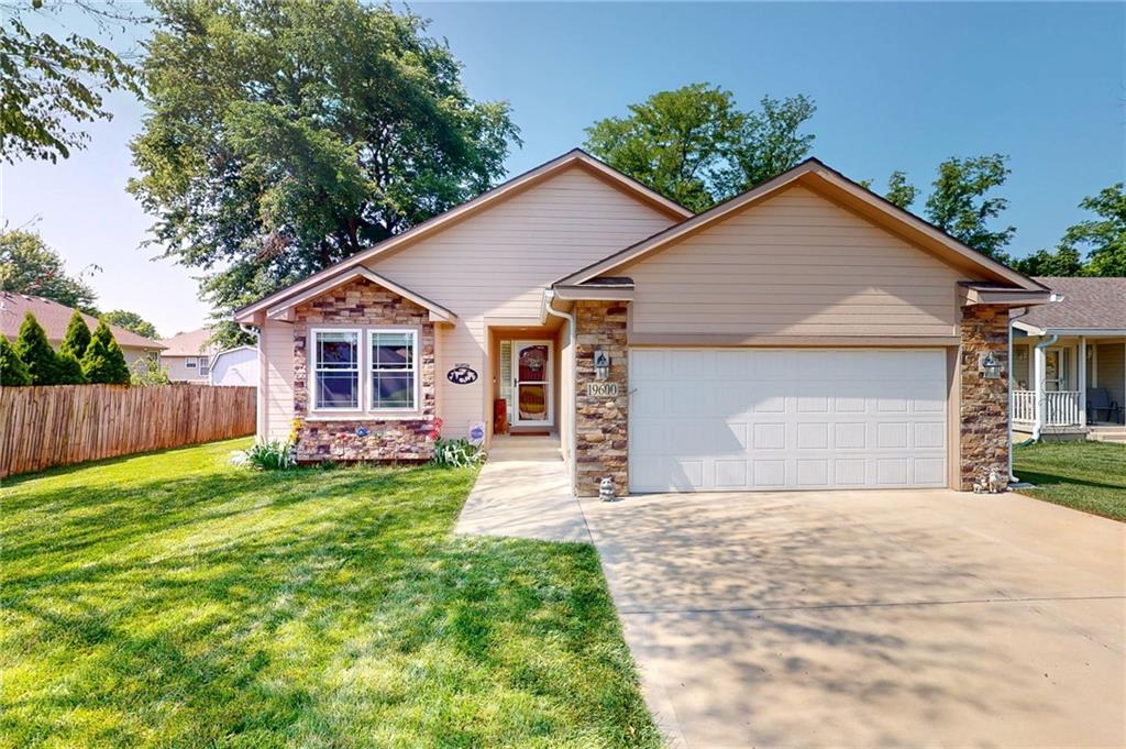 Listing Photo MLS #HMS2553194