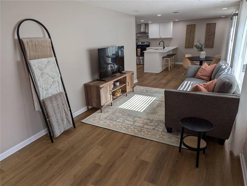Listing Photo MLS #HMS2553752