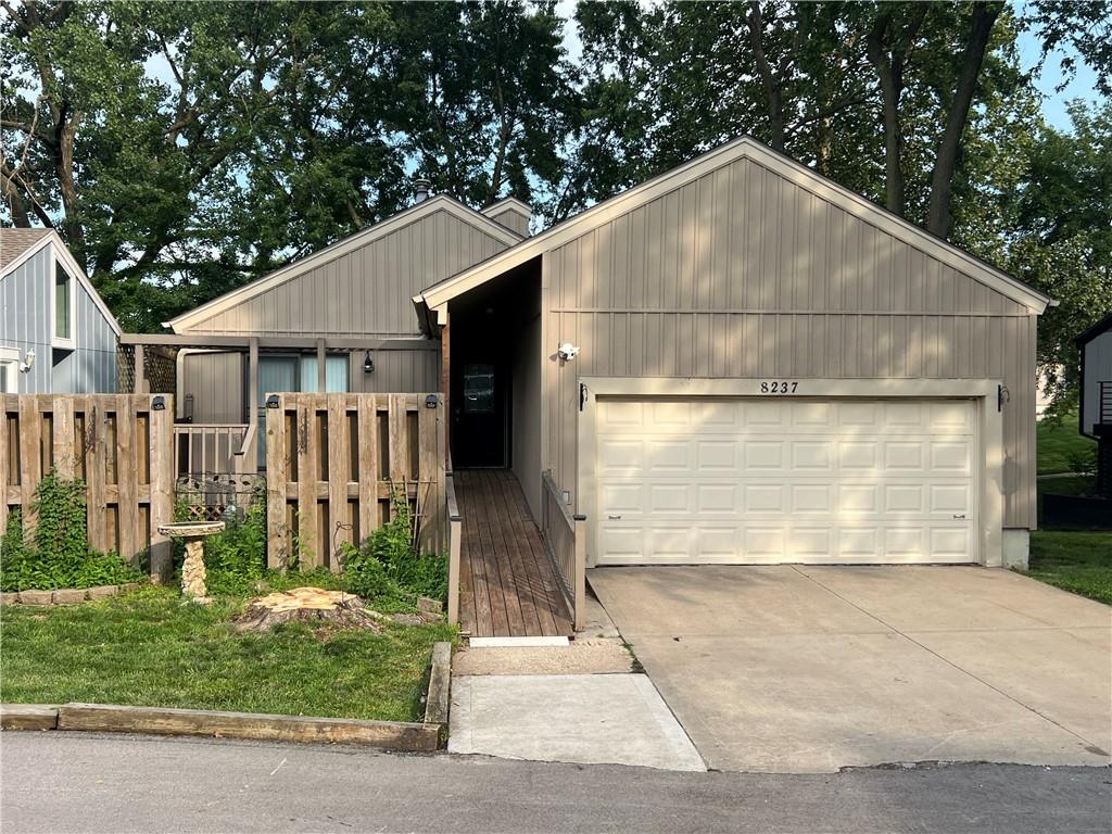 Listing Photo MLS #HMS2553927