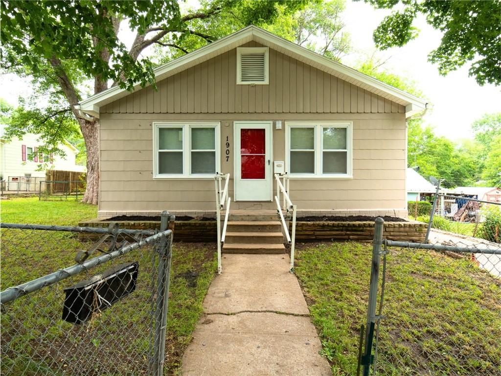 Listing Photo MLS #HMS2555255