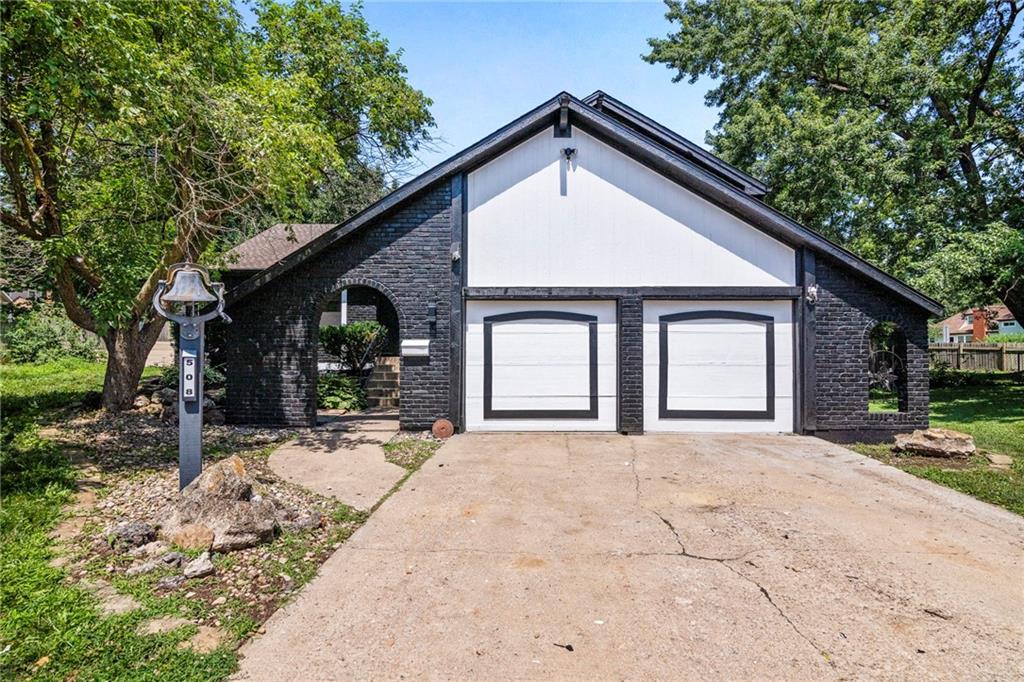Listing Photo MLS #HMS2557143