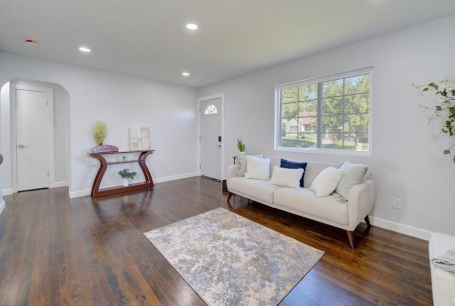 Listing Photo MLS #HMS2557609