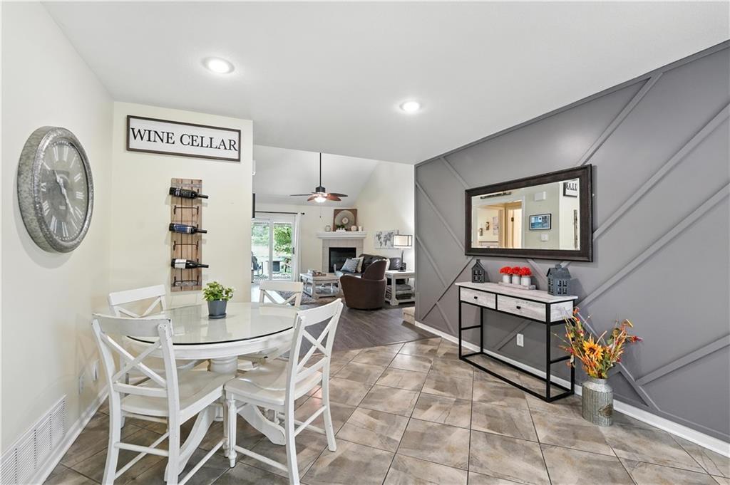 Listing Photo MLS #HMS2557905