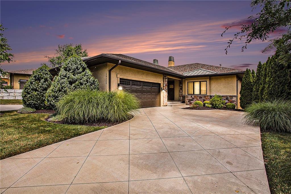Listing Photo MLS #HMS2557915
