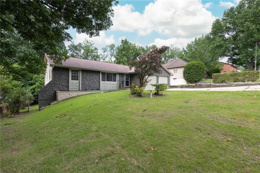 Listing Photo MLS #HMS2557956