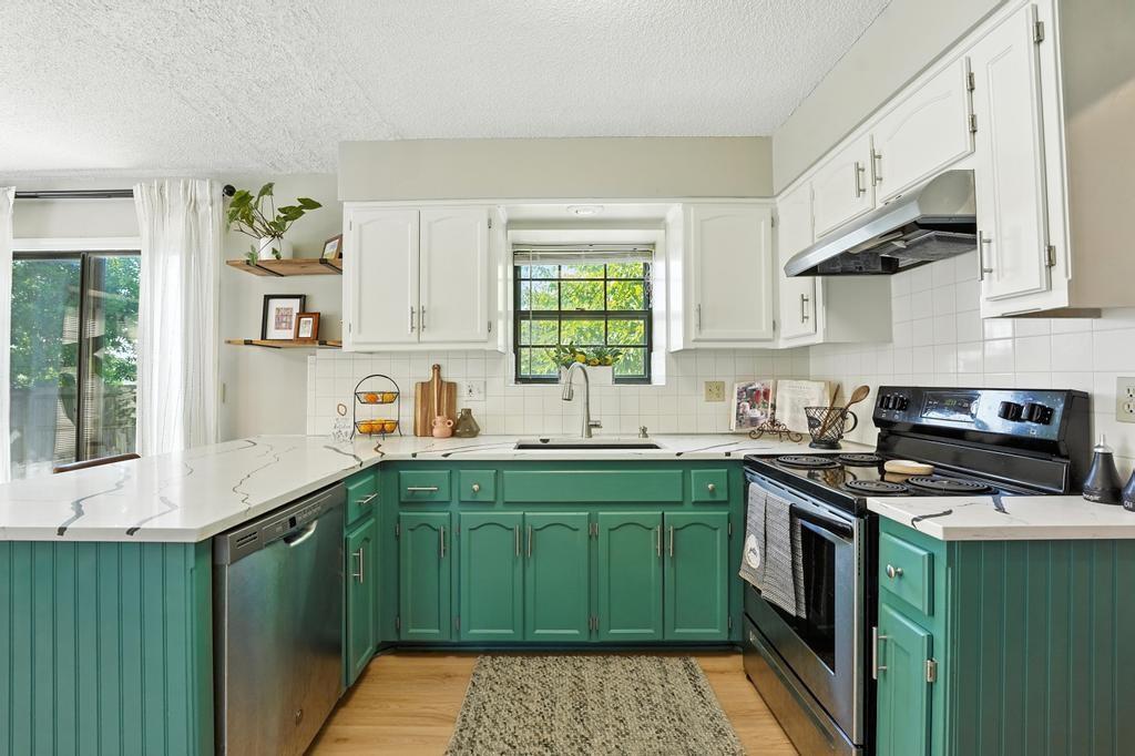 Listing Photo MLS #HMS2558301