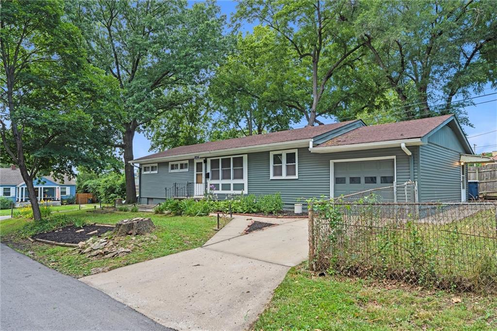 Listing Photo MLS #HMS2558932