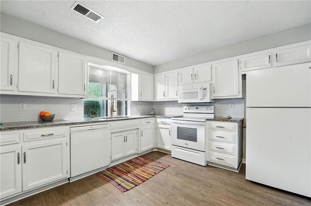 Listing Photo MLS #HMS2561433