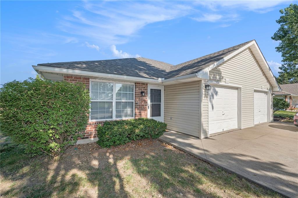 Listing Photo MLS #HMS2562157