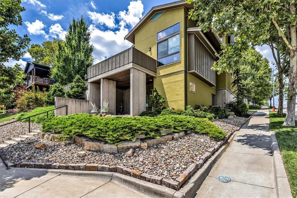 Listing Photo MLS #HMS2562650