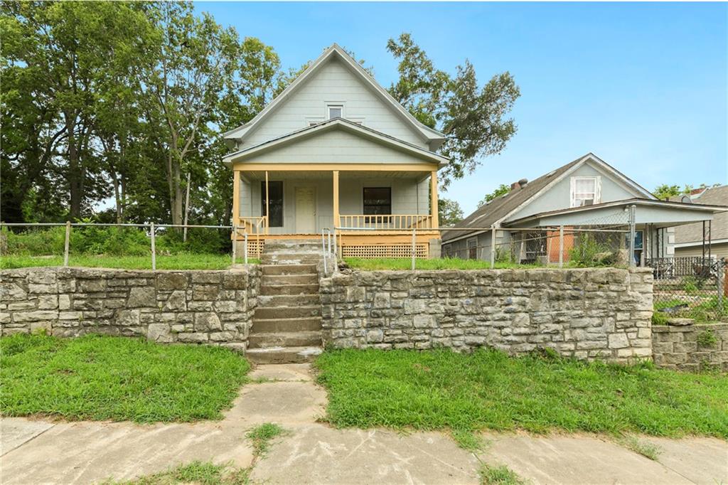 Listing Photo MLS #HMS2563202