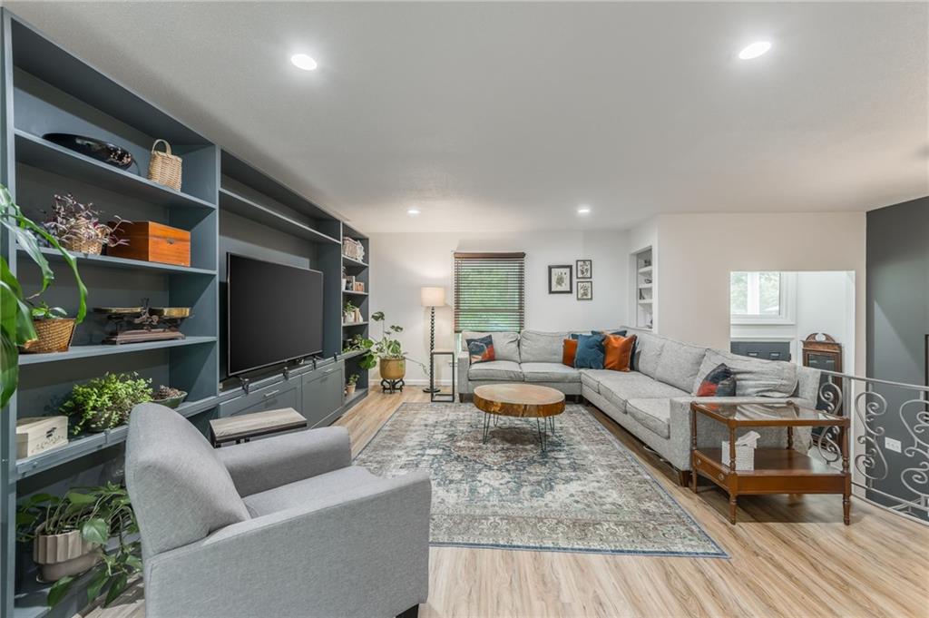 Listing Photo MLS #HMS2563431