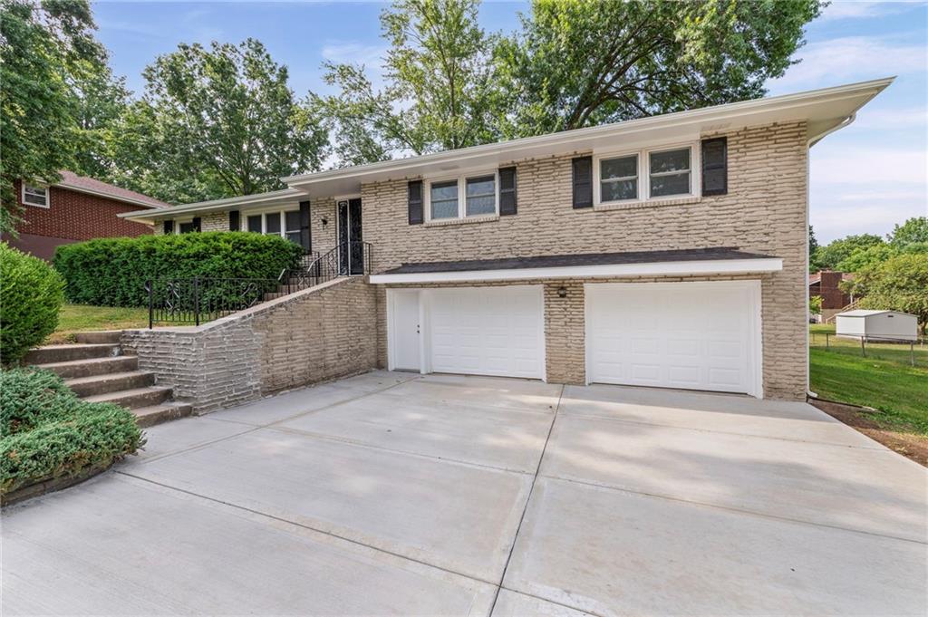 Listing Photo MLS #HMS2563705