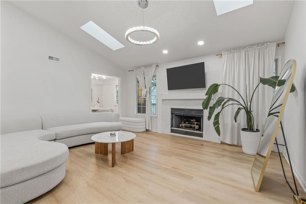 Listing Photo MLS #HMS2564839