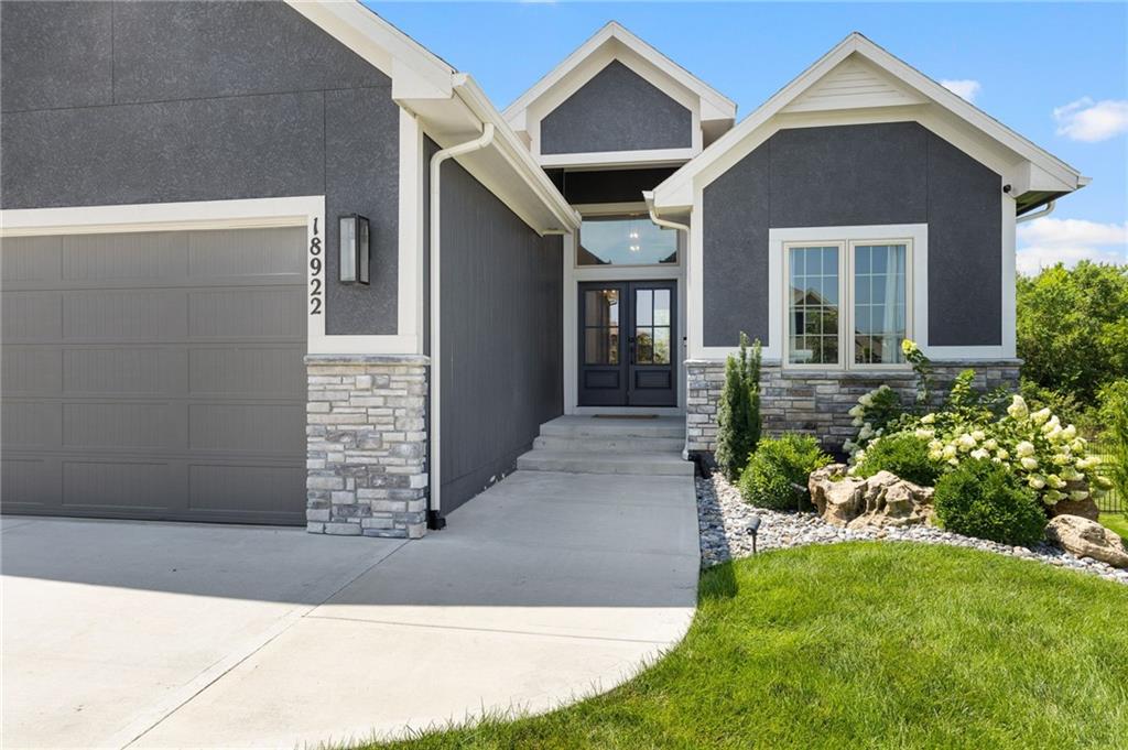 Listing Photo MLS #HMS2565975