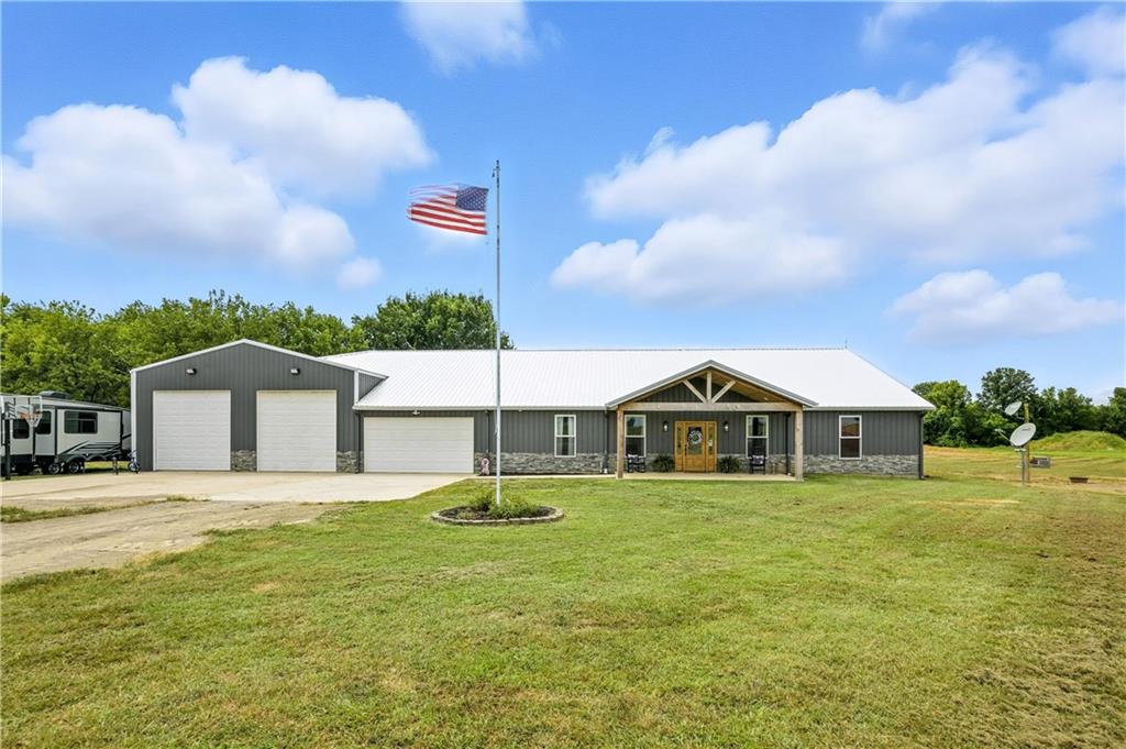 Listing Photo MLS #HMS2567011