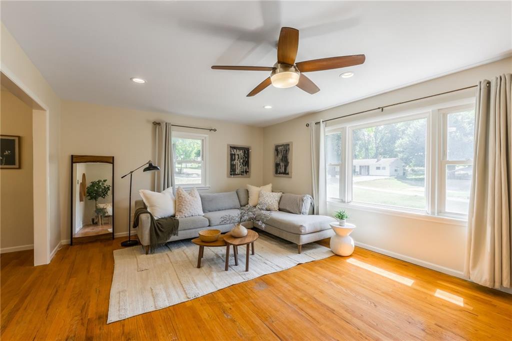 Listing Photo MLS #HMS2567154