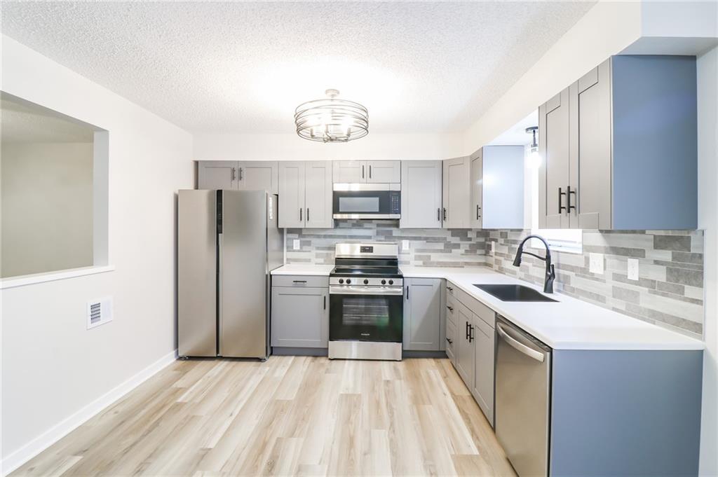 Listing Photo MLS #HMS2567496