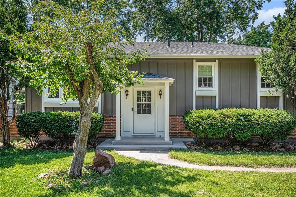 Listing Photo MLS #HMS2567578
