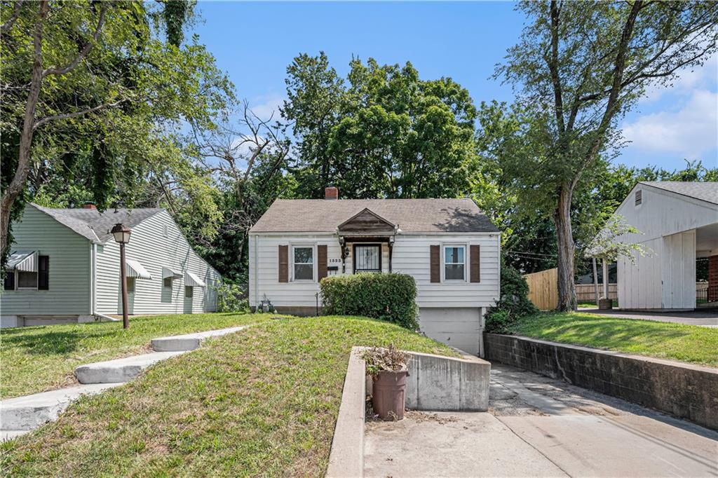 Listing Photo MLS #HMS2567596