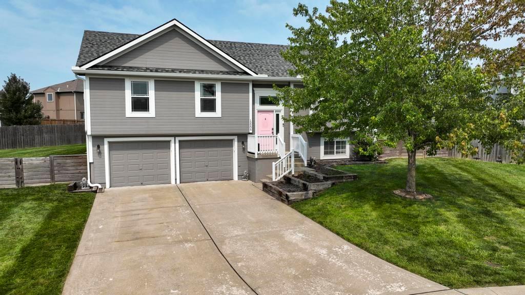 Listing Photo MLS #HMS2567805