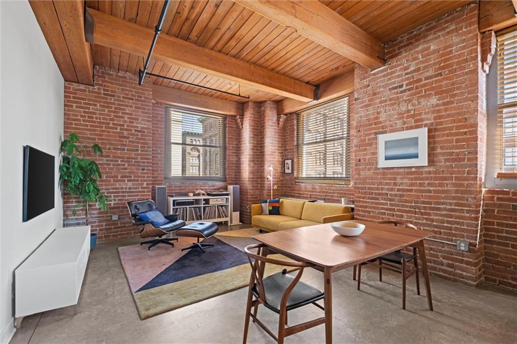 Listing Photo MLS #HMS2567888
