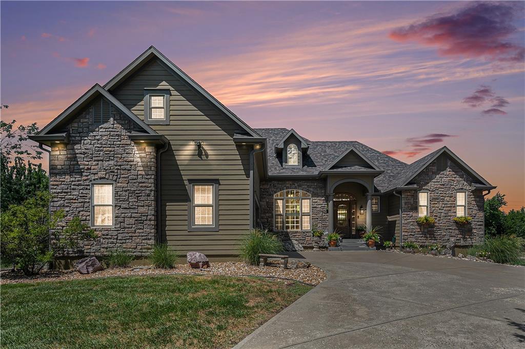 Listing Photo MLS #HMS2567929