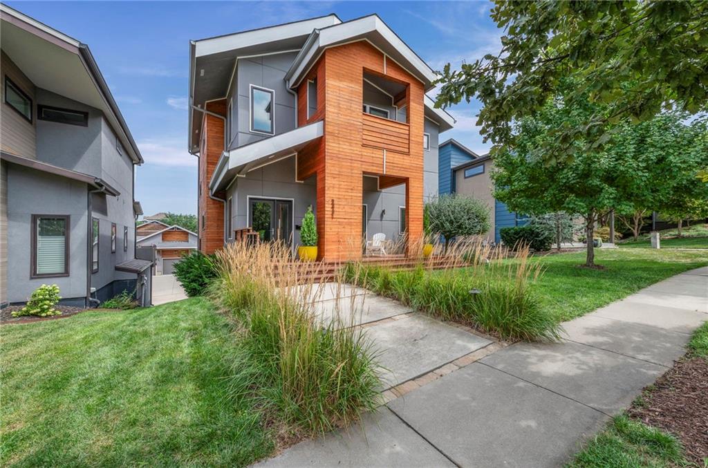 Listing Photo MLS #HMS2568177