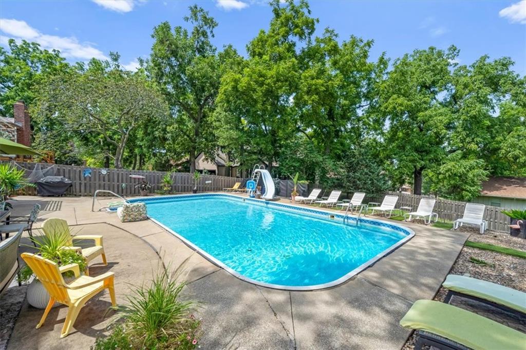 Listing Photo MLS #HMS2568301