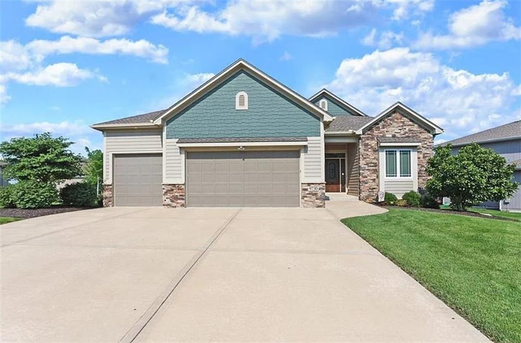 Listing Photo MLS #HMS2568410