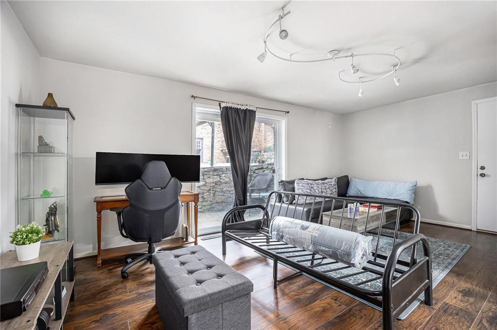 Listing Photo MLS #HMS2568703