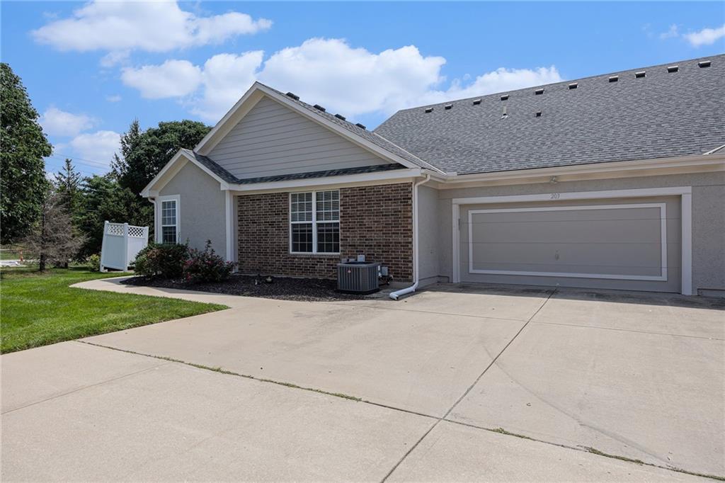 Listing Photo MLS #HMS2569121